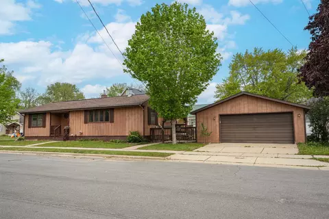 509 Loomis Dr, Mauston, WI 53948
