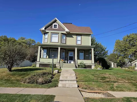 530 Rountree Ave, Platteville, WI 53818
