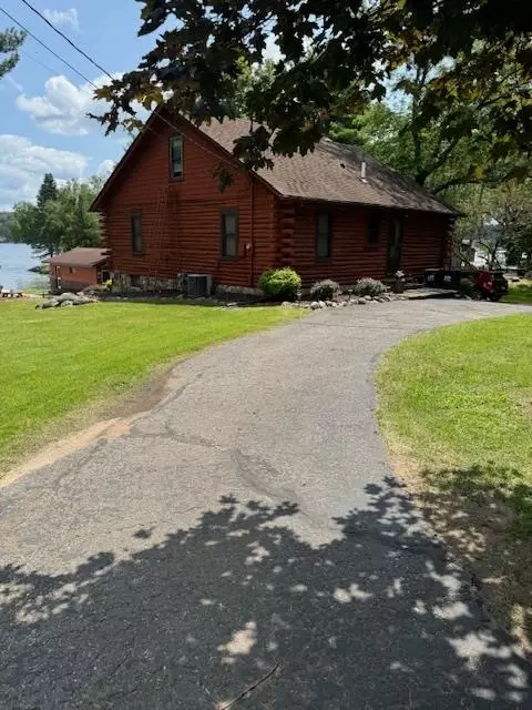 786 E Hiawatha Dr, Wisconsin Dells, WI 53965