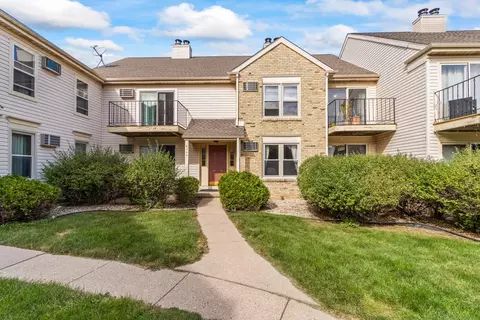 6742 Park Ridge Dr #B, Madison, WI 53719