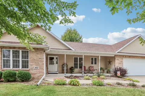 902 Mack Ln, Deforest, WI 53532