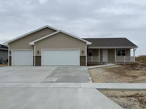 21 E Acacia Ln, Milton, WI 53546