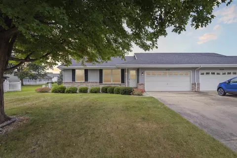 2021 Savanna Dr, Janesville, WI 53546