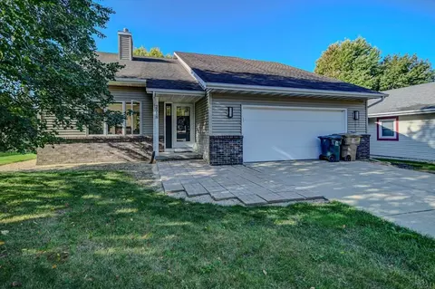 2518 Crest Line Dr, Madison, WI 53704