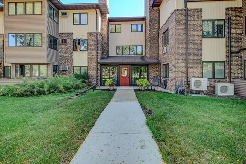 5 Maple Wood Ln #207, Madison, WI 53704