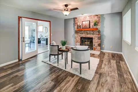 1005 Eric Ln, Waunakee, WI 53597