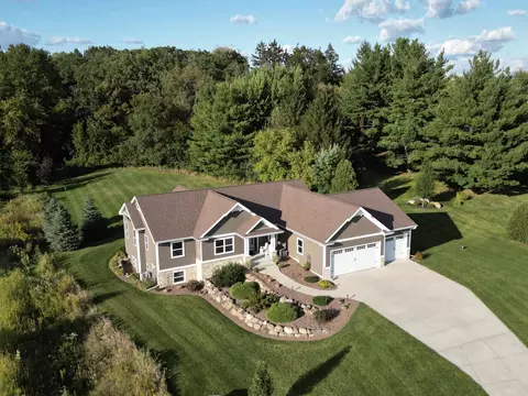 6910 Oslo Ln, Sun Prairie, WI 53590