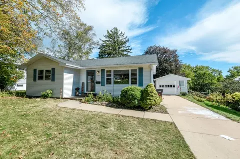 405 S 4th St, Mount Horeb, WI 53572
