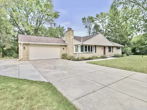 16410 W Marietta Dr, New Berlin, WI 53151