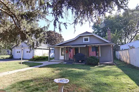 826 Eisenhower Ave, Janesville, WI 53545