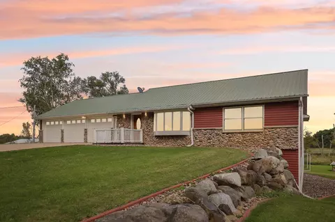 3854 Deerfield Rd, Deerfield, WI 53531