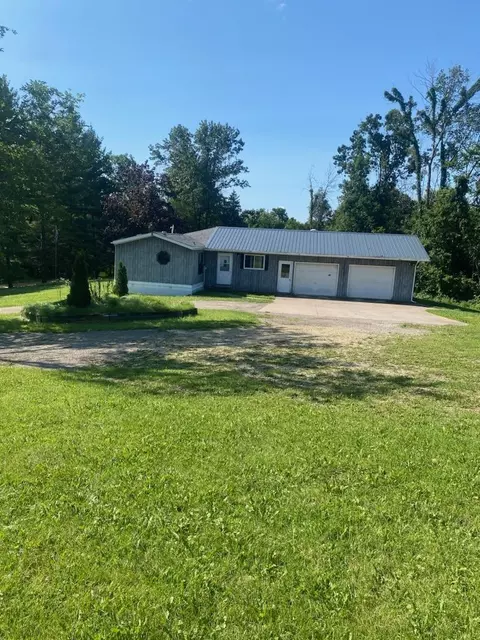 5561 Oak Ln, Cassville, WI 53806