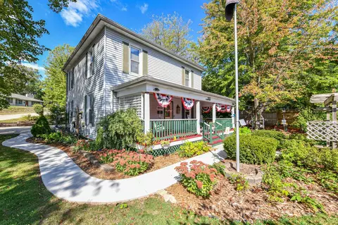 1105 E Racine St, Janesville, WI 53545