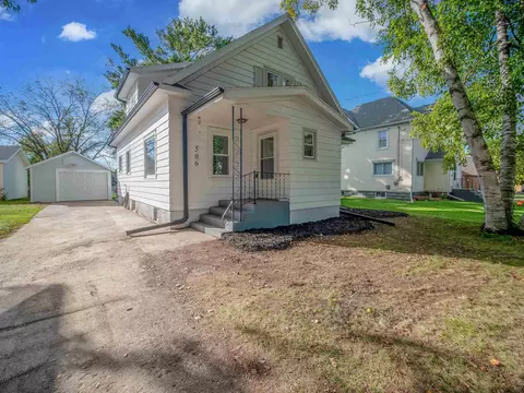 506 Grove St, Beaver Dam, WI 53916