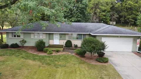 320 S Pontiac Dr, Janesville, WI 53545