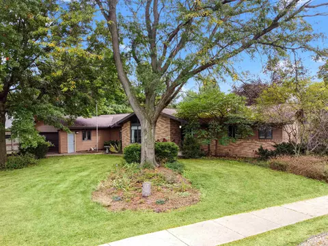 1008 Laramie Ln, Janesville, WI 53546