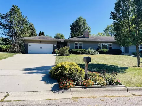 2617 Cedar Pointe Dr, Janesville, WI 53546