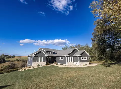 1705 Marian Ct, Mineral Point, WI 53565