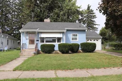 1718 Gartland Ave, Janesville, WI 53548