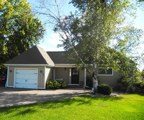 421 Amey Dr, Baraboo, WI 53913