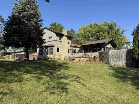 2221 Forest Ave, Beloit, WI 53511