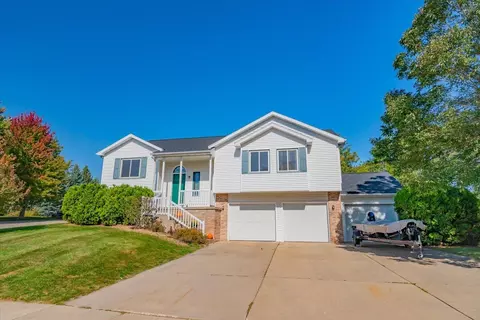 787 Ridge View Ln, Oregon, WI 53575