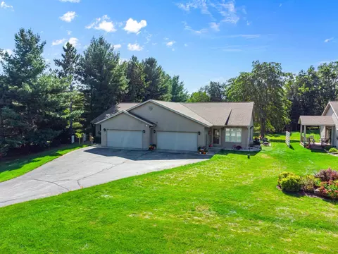 w1717 North Street, Green Lake, WI 54941
