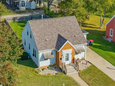 905 E Madison St, Waterloo, WI 53594