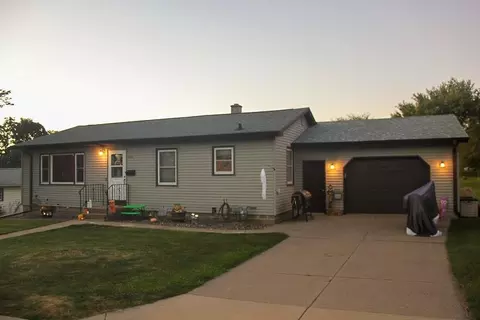 360 Monroe St, Platteville, WI 53818