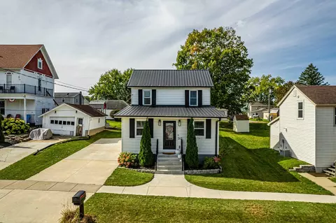 303 N Kenzie St, Barneveld, WI 53507