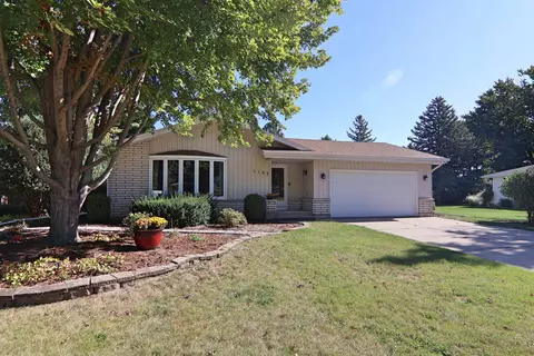 1102 Laramie Ln, Janesville, WI 53546