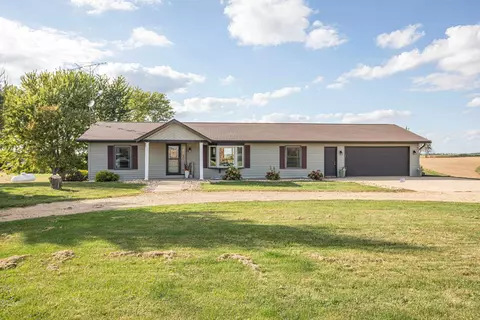 1095 Rock Cut Rd, Hazel Green, WI 53811