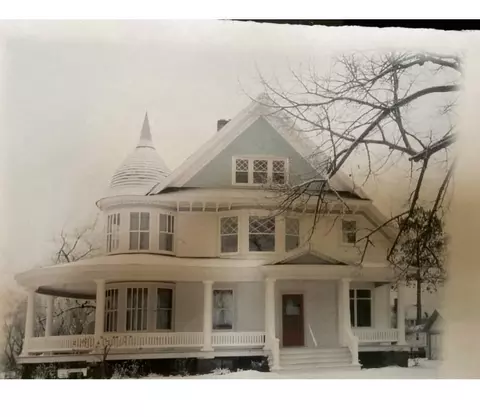 114 N Main St, Eagle River, WI 54521