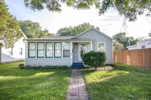 326 7th St, Baraboo, WI 53913