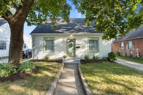 2426 Myrtle St, Madison, WI 53704