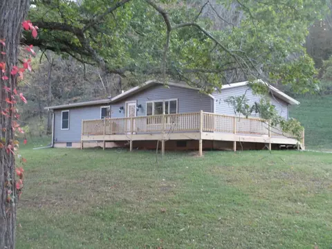 27820 Pauls Hill Dr, Richland Center, WI 53581