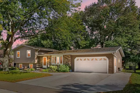 1730 Brentwood Dr, Oshkosh, WI 54904