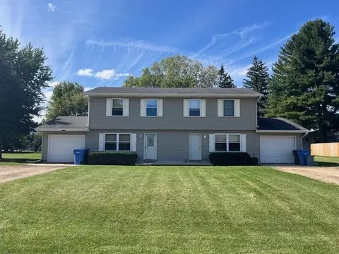 226-228 Niehoff Dr, Fall River, WI 53932