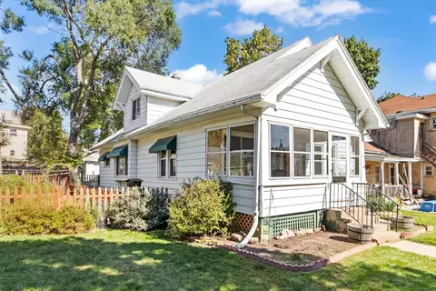 207 W Carroll St, Portage, WI 53901