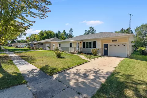 614 N Cedar St, Horicon, WI 53032
