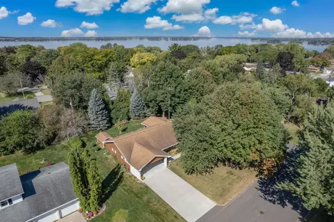 1218 W Circle Dr, Beaver Dam, WI 53916