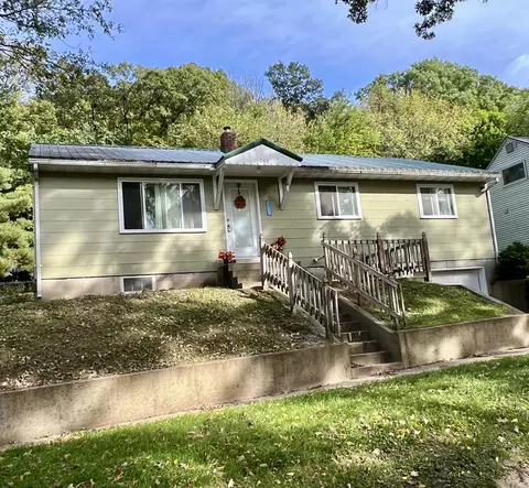 765 S James St, Richland Center, WI 53581