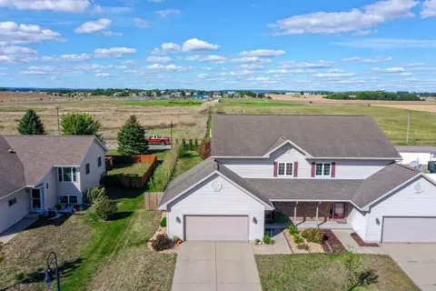 2011 Nighthawk Ln, Sauk City, WI 53583