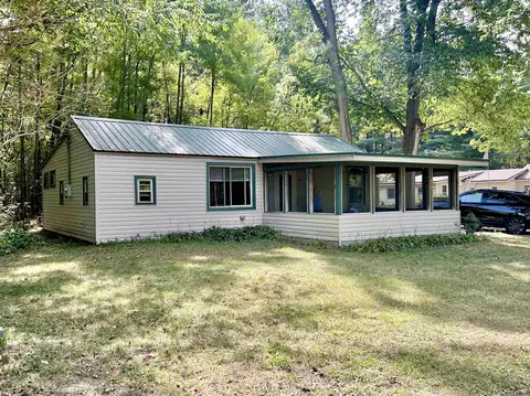 509 W Lakeshore Dr, Avoca, WI 53506
