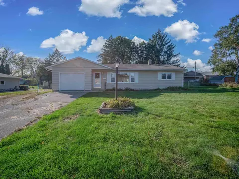 417 N Riverside Dr, Waterloo, WI 53594