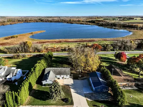n824 Lake View Drive, Reeseville, WI 53579