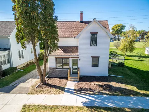 149 S Hyland St, Juneau, WI 53039