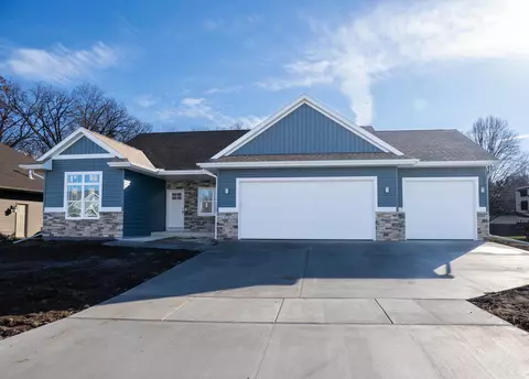 4236 Castlemoor Dr, Janesville, WI 53546