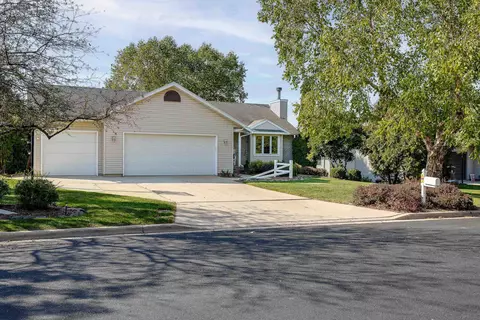 1388 Troon Dr, Sun Prairie, WI 53590