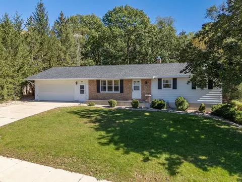 815 River St, Portage, WI 53901